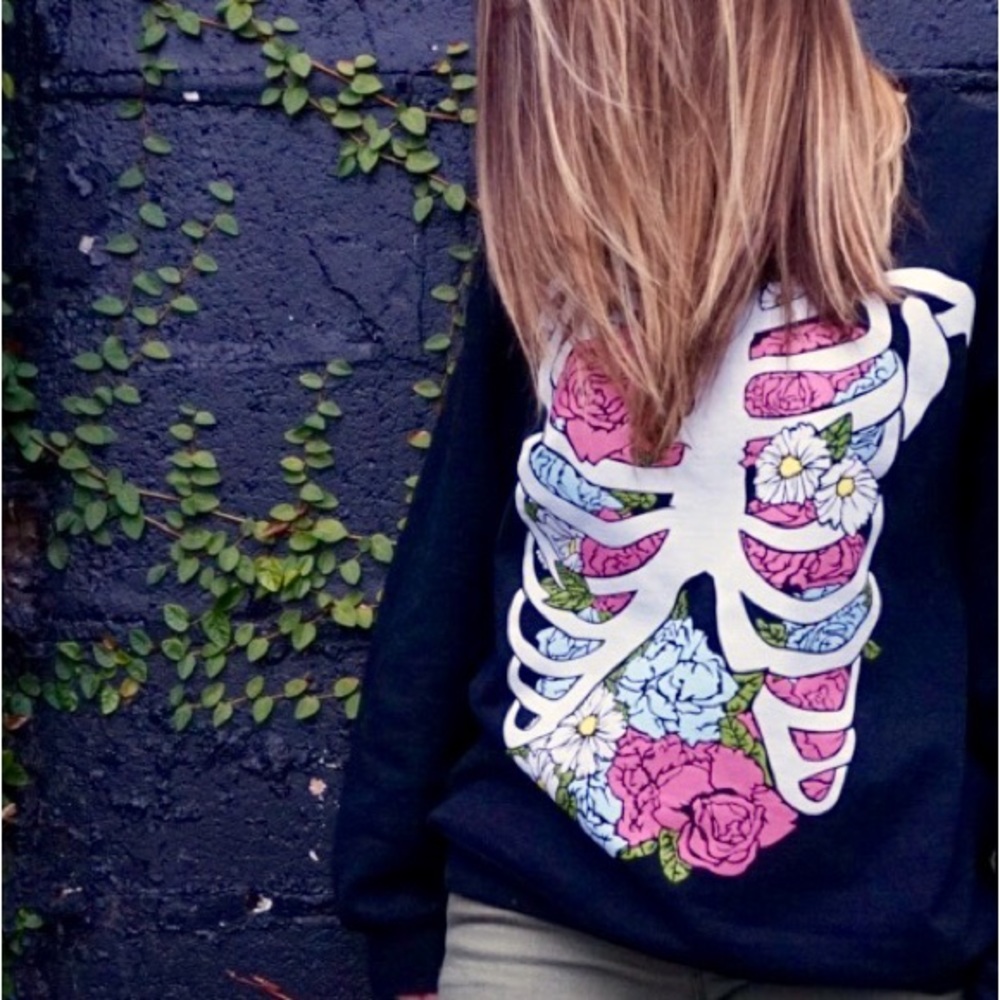 Wish ATL rib cage crewneck 🌸